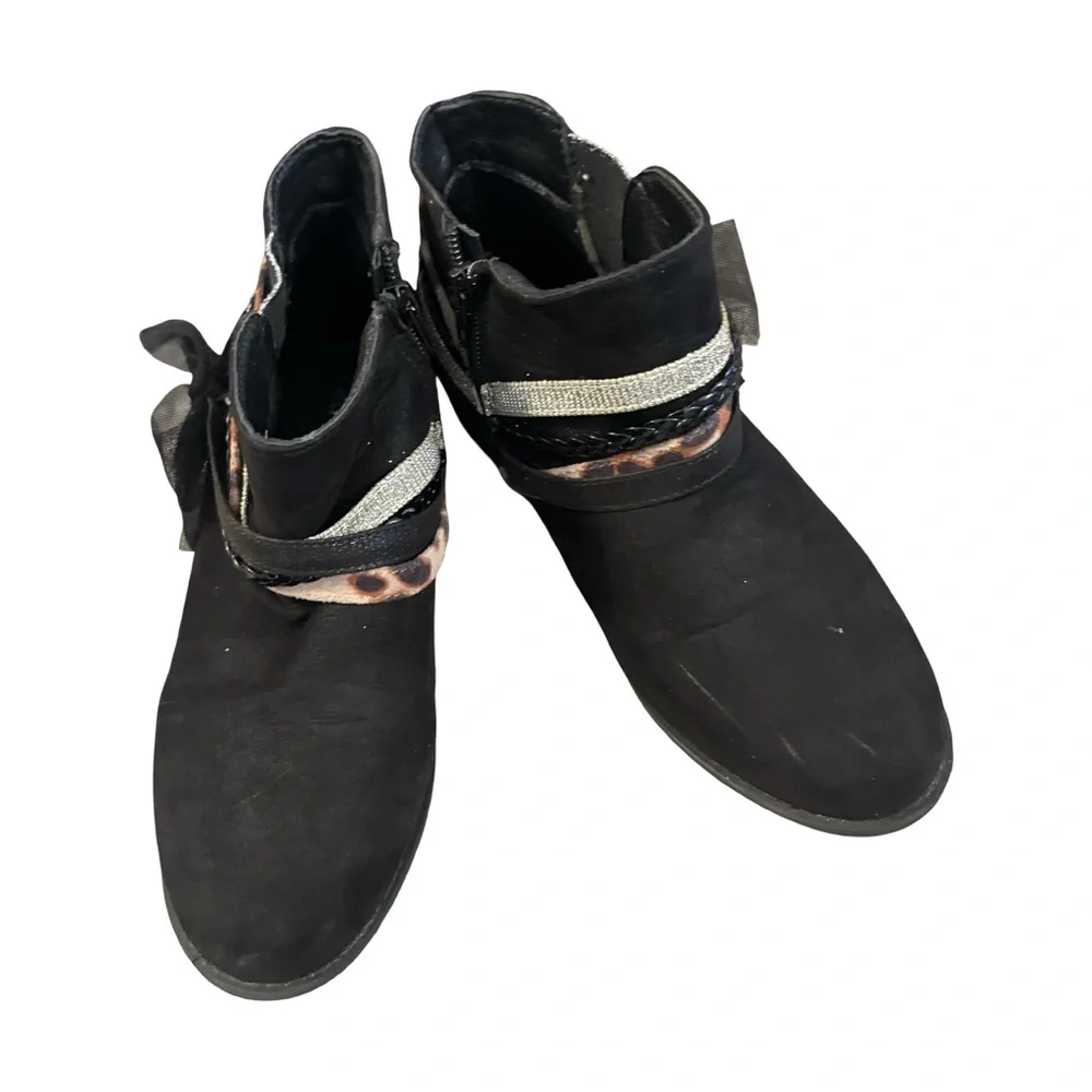 Annie Black Suede-Look Girls' Ankle Boots with Bow and Accent Straps Size 5